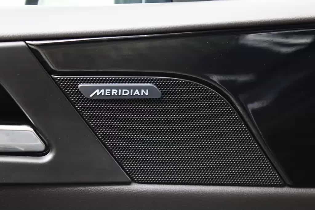 Jaguar XE S Automatik *Tüv&Inspektion Neu*Pano*Meridian 07/2017-photo-13