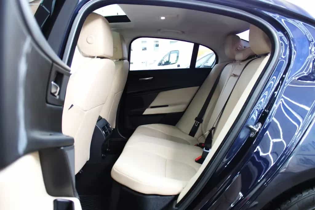 Jaguar XE S Automatik *Tüv&Inspektion Neu*Pano*Meridian 07/2017-photo-15
