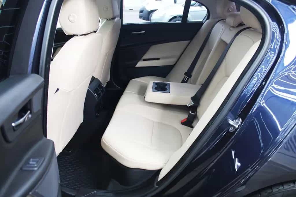 Jaguar XE S Automatik *Tüv&Inspektion Neu*Pano*Meridian 07/2017-photo-16