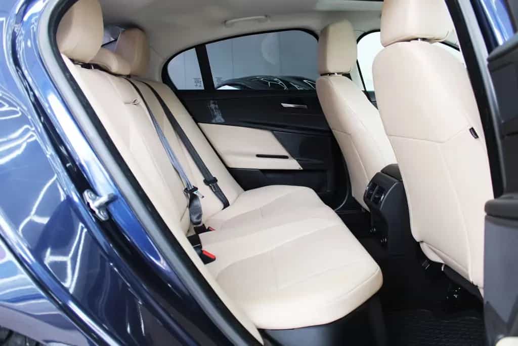 Jaguar XE S Automatik *Tüv&Inspektion Neu*Pano*Meridian 07/2017-photo-17