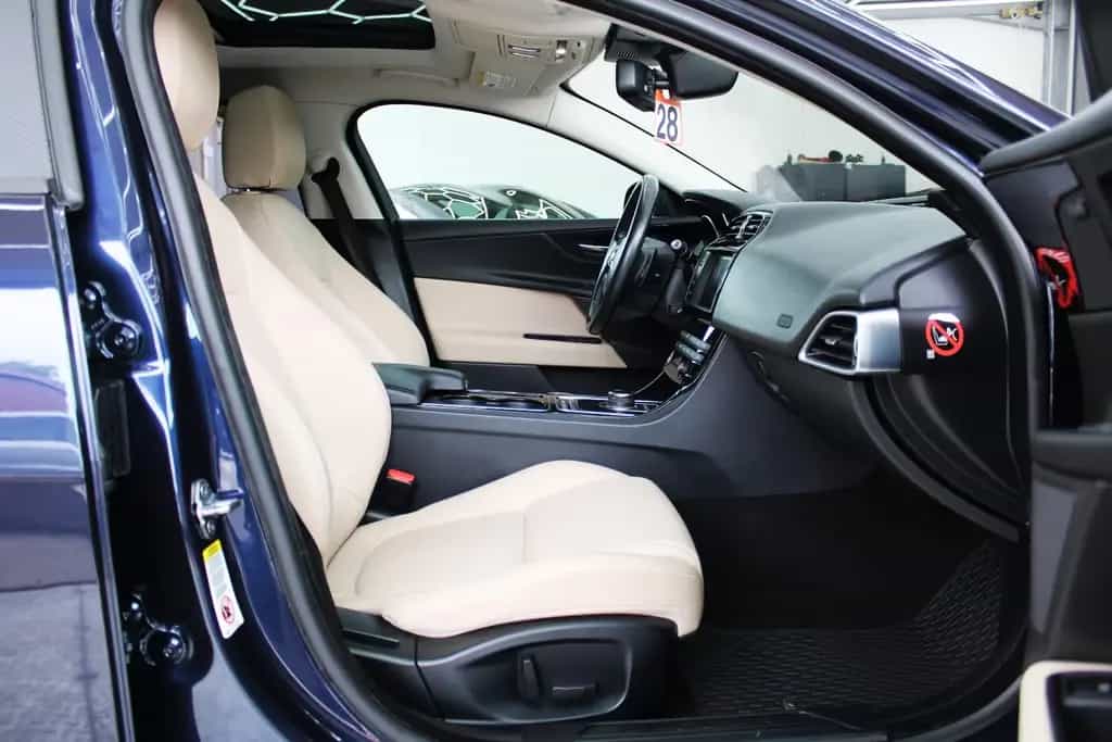 Jaguar XE S Automatik *Tüv&Inspektion Neu*Pano*Meridian 07/2017-photo-18