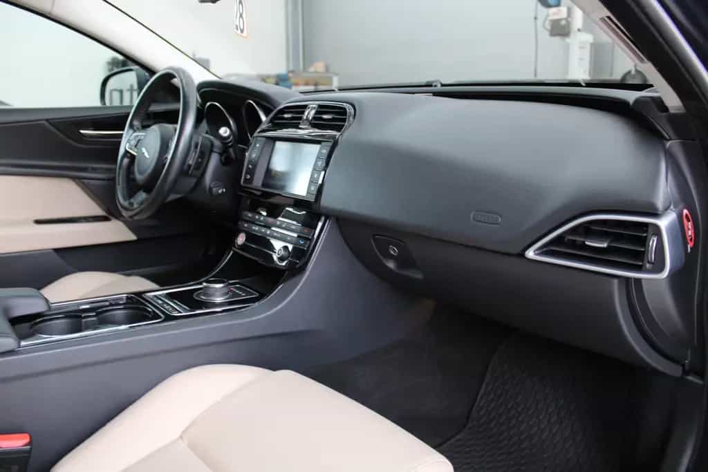 Jaguar XE S Automatik *Tüv&Inspektion Neu*Pano*Meridian 07/2017-photo-19