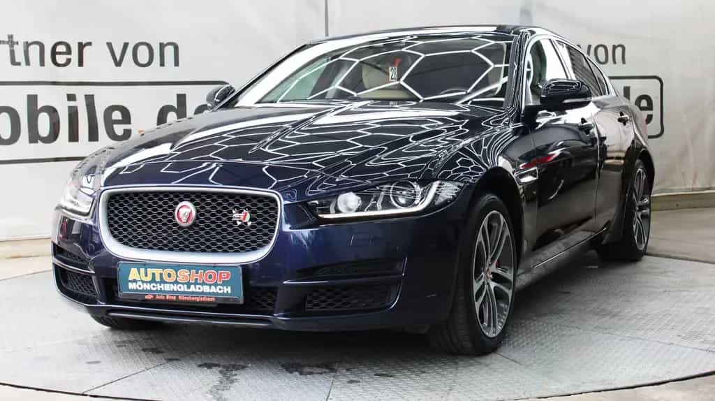 Jaguar XE S Automatik *Tüv&Inspektion Neu*Pano*Meridian 07/2017-photo-2