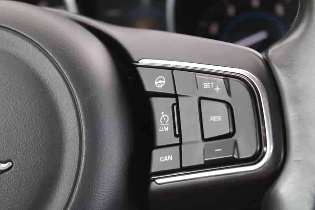 Jaguar XE S Automatik *Tüv&Inspektion Neu*Pano*Meridian 07/2017-photo-23