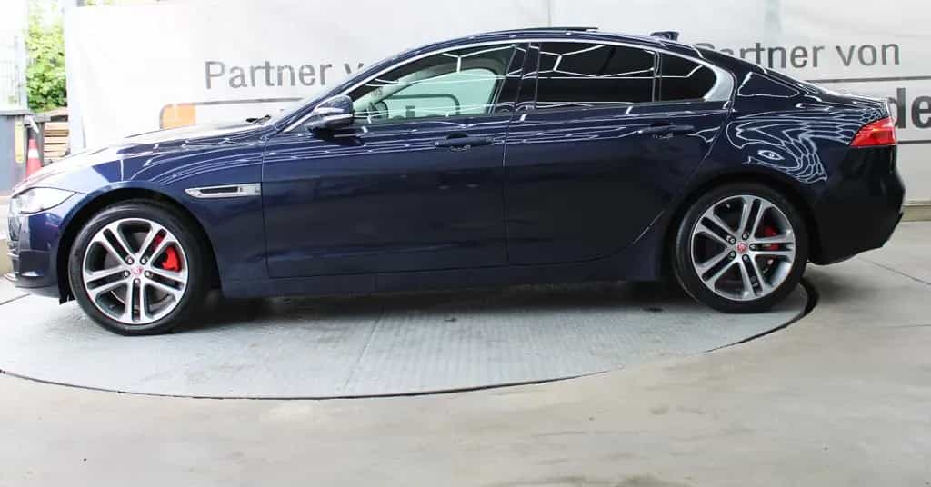 Jaguar XE S Automatik *Tüv&Inspektion Neu*Pano*Meridian 07/2017-photo-3
