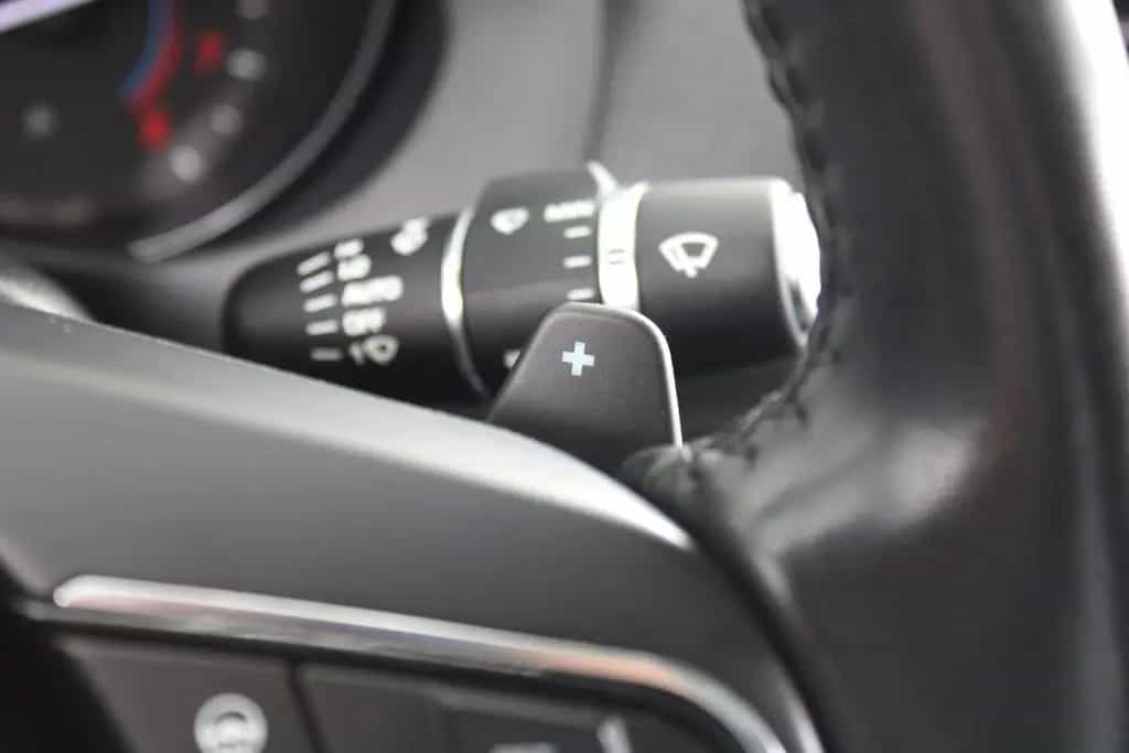 Jaguar XE S Automatik *Tüv&Inspektion Neu*Pano*Meridian 07/2017-photo-31