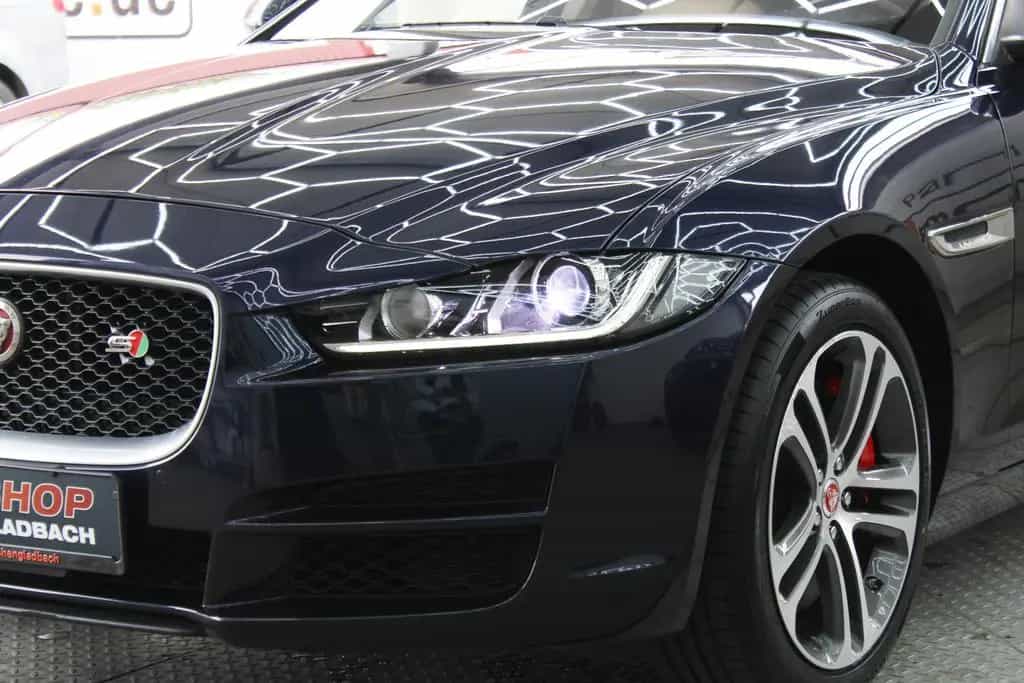 Jaguar XE S Automatik *Tüv&Inspektion Neu*Pano*Meridian 07/2017-photo-36