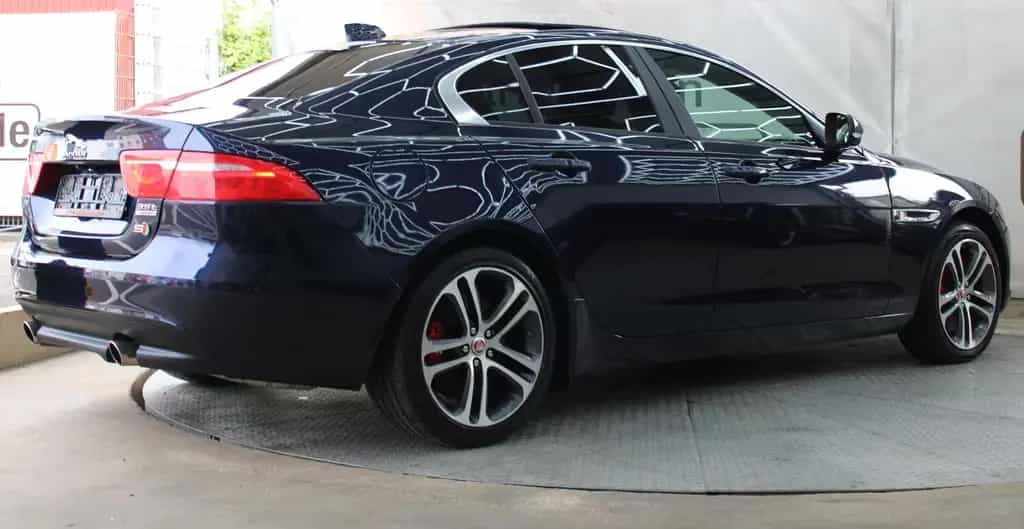 Jaguar XE S Automatik *Tüv&Inspektion Neu*Pano*Meridian 07/2017-photo-6