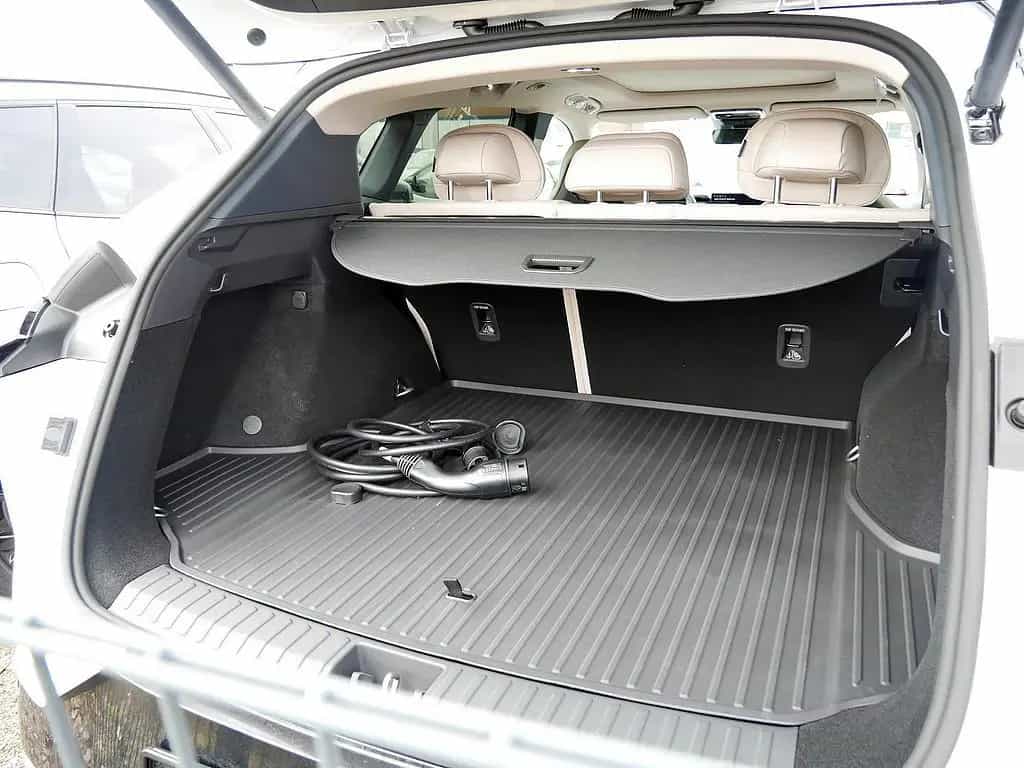 Lynk&Co 08 1.5 T PHEV 257 kW More SITZBELÜFTUNG LED PANO 02/2026-photo-10