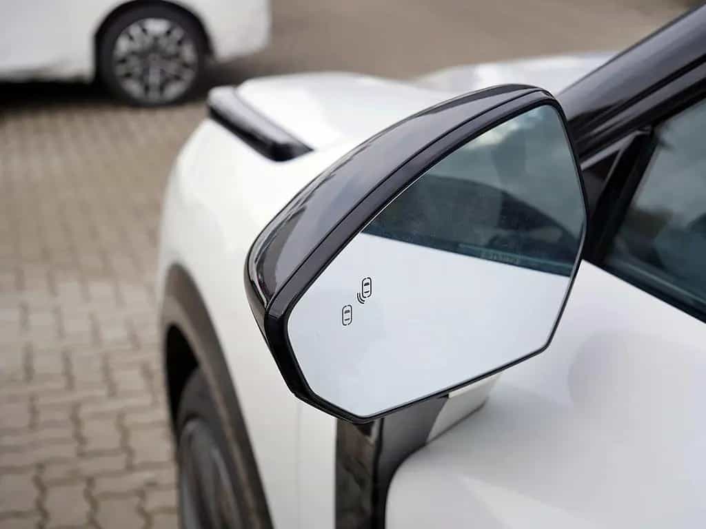 Lynk&Co 08 1.5 T PHEV 257 kW More SITZBELÜFTUNG LED PANO 02/2026-photo-12