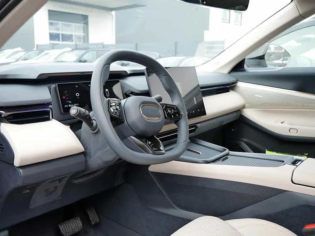Lynk&Co 08 1.5 T PHEV 257 kW More SITZBELÜFTUNG LED PANO 02/2026-photo-13