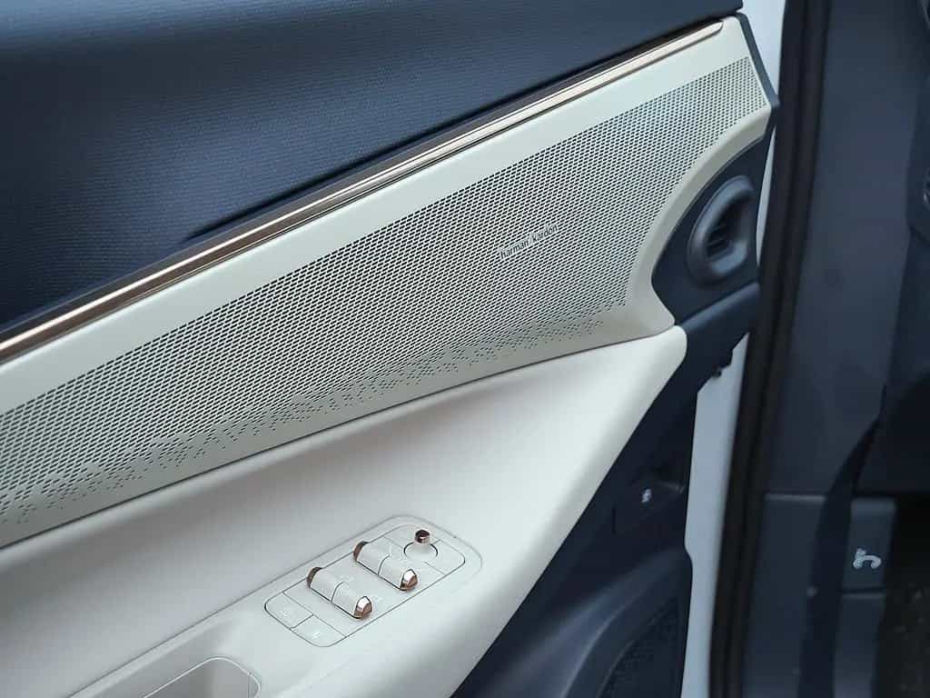 Lynk&Co 08 1.5 T PHEV 257 kW More SITZBELÜFTUNG LED PANO 02/2026-photo-14
