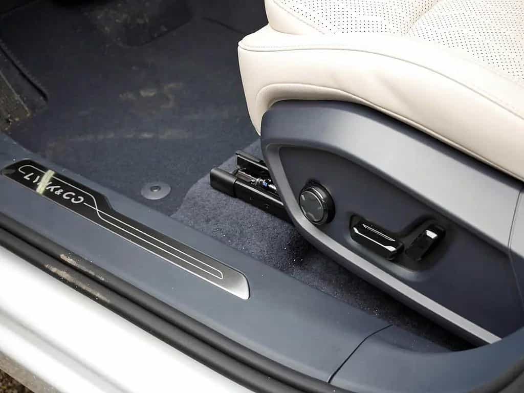 Lynk&Co 08 1.5 T PHEV 257 kW More SITZBELÜFTUNG LED PANO 02/2026-photo-15