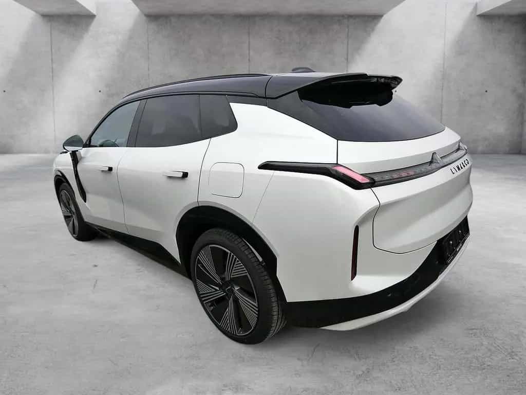 Lynk&Co 08 1.5 T PHEV 257 kW More SITZBELÜFTUNG LED PANO 02/2026-photo-2
