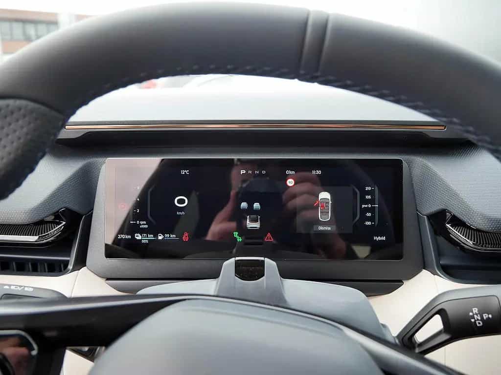 Lynk&Co 08 1.5 T PHEV 257 kW More SITZBELÜFTUNG LED PANO 02/2026-photo-22