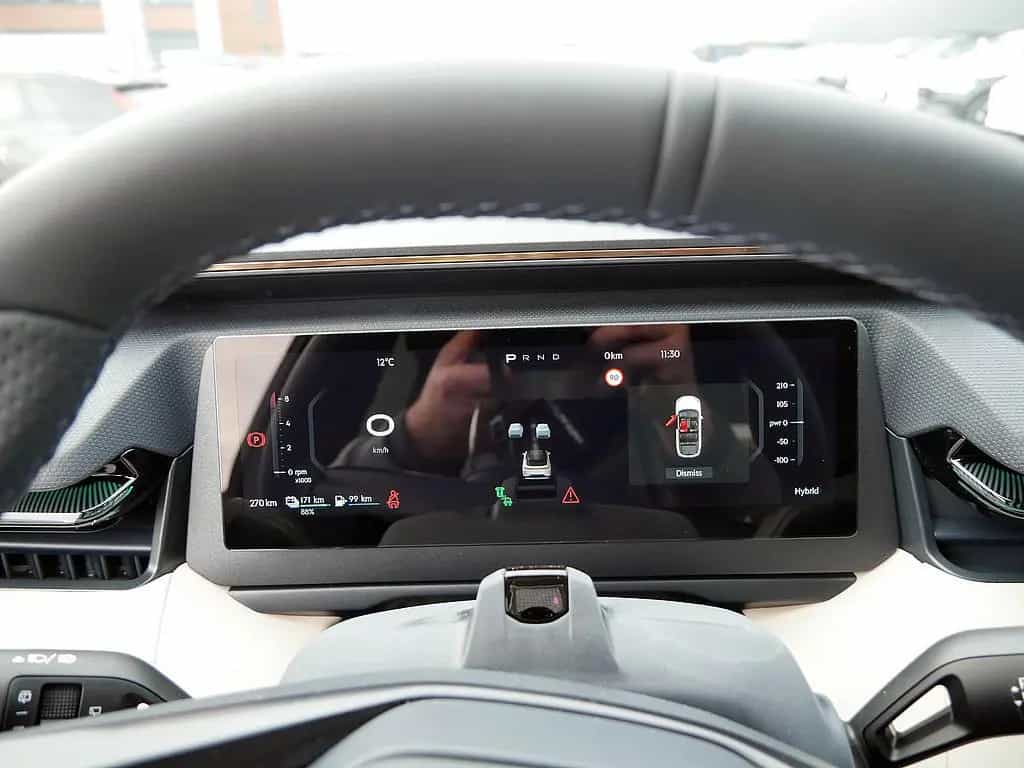 Lynk&Co 08 1.5 T PHEV 257 kW More SITZBELÜFTUNG LED PANO 02/2026-photo-23