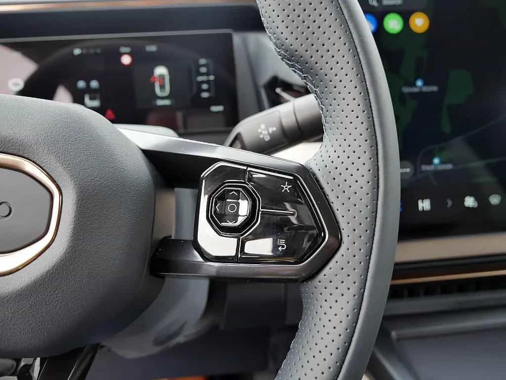 Lynk&Co 08 1.5 T PHEV 257 kW More SITZBELÜFTUNG LED PANO 02/2026-photo-25