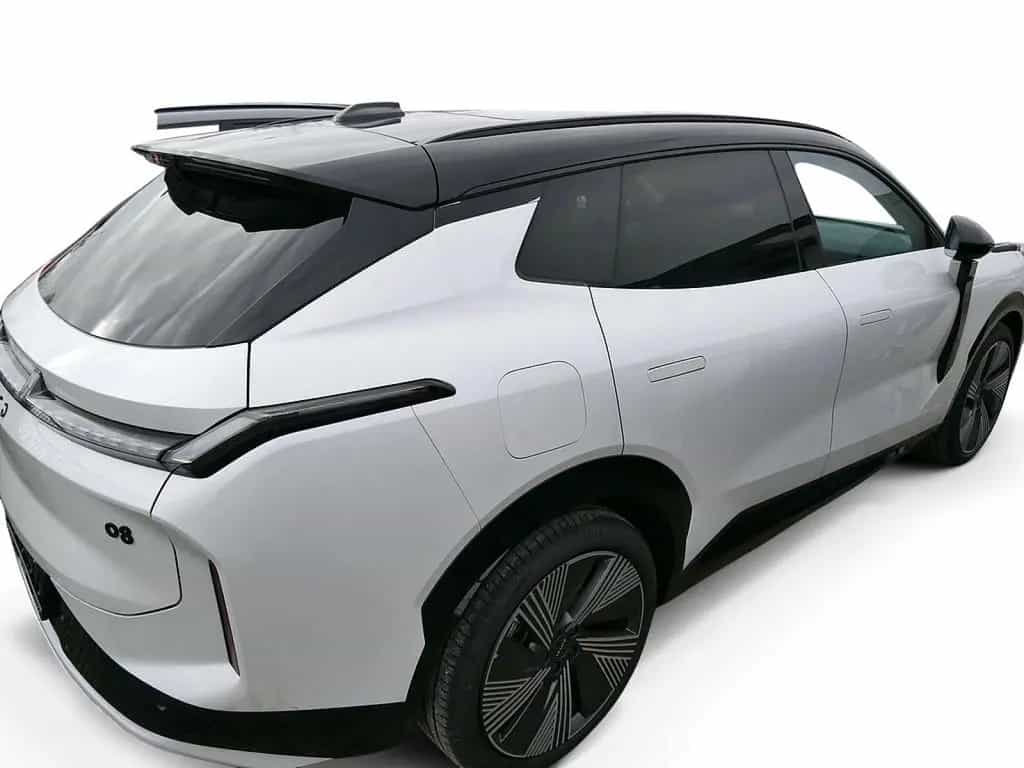 Lynk&Co 08 1.5 T PHEV 257 kW More SITZBELÜFTUNG LED PANO 02/2026-photo-3