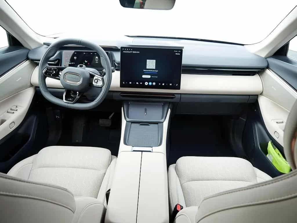 Lynk&Co 08 1.5 T PHEV 257 kW More SITZBELÜFTUNG LED PANO 02/2026-photo-6