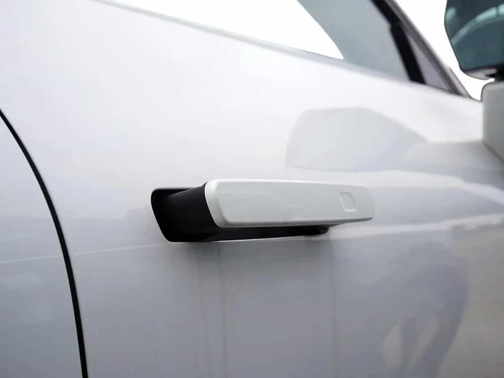 Lynk&Co 08 1.5 T PHEV 257 kW More SITZBELÜFTUNG LED PANO 02/2026-photo-8