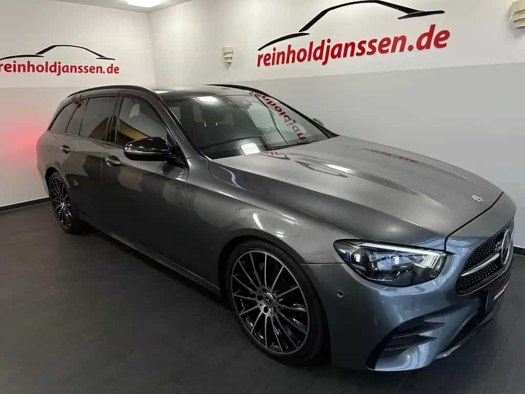 Mercedes-Benz E 220 d T AMG Night Distr+ Panorama AHK Multibea 03/2022-photo-0