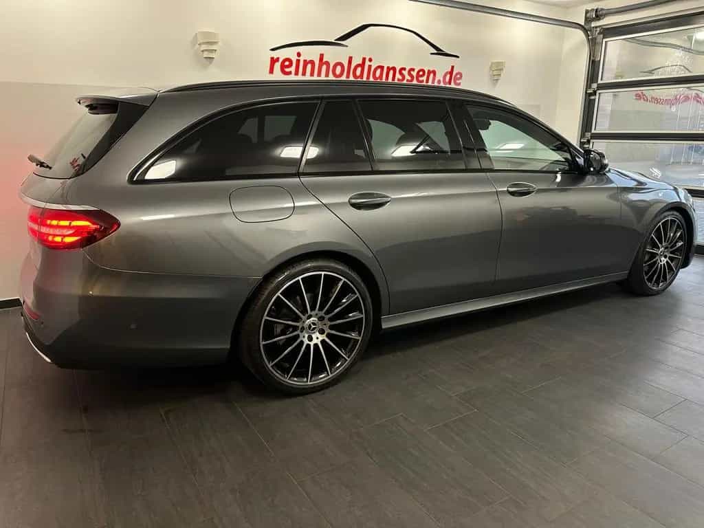 Mercedes-Benz E 220 d T AMG Night Distr+ Panorama AHK Multibea 03/2022-photo-1