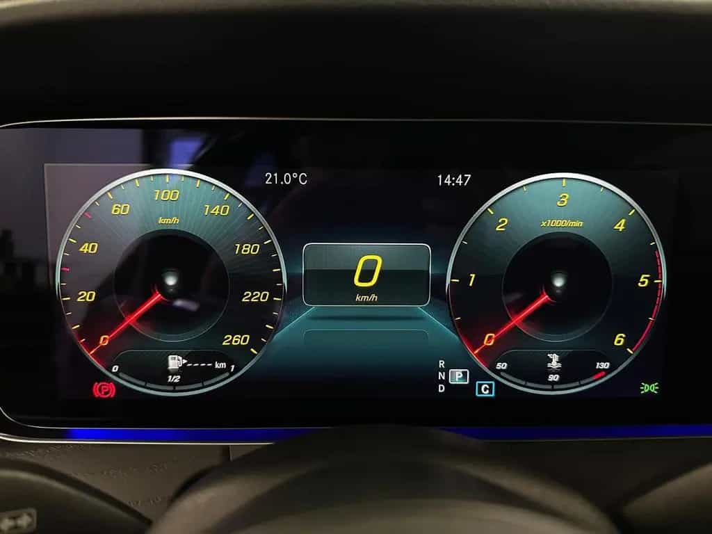Mercedes-Benz E 220 d T AMG Night Distr+ Panorama AHK Multibea 03/2022-photo-10
