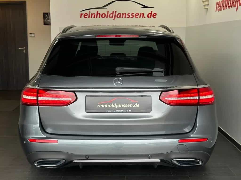 Mercedes-Benz E 220 d T AMG Night Distr+ Panorama AHK Multibea 03/2022-photo-2