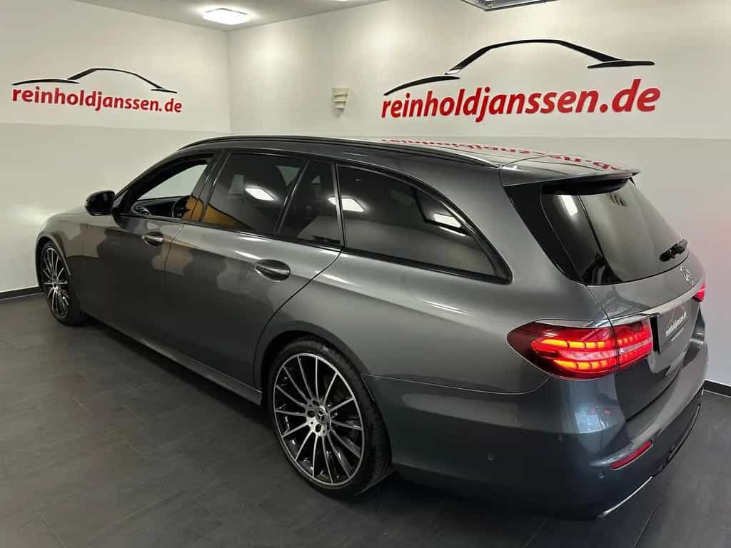 Mercedes-Benz E 220 d T AMG Night Distr+ Panorama AHK Multibea 03/2022-photo-4