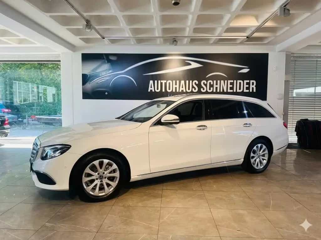 Mercedes-Benz E 200 T-Modell *1.Hd*Erst 61tkm*Navi*360° Kamera 04/2017-photo-0