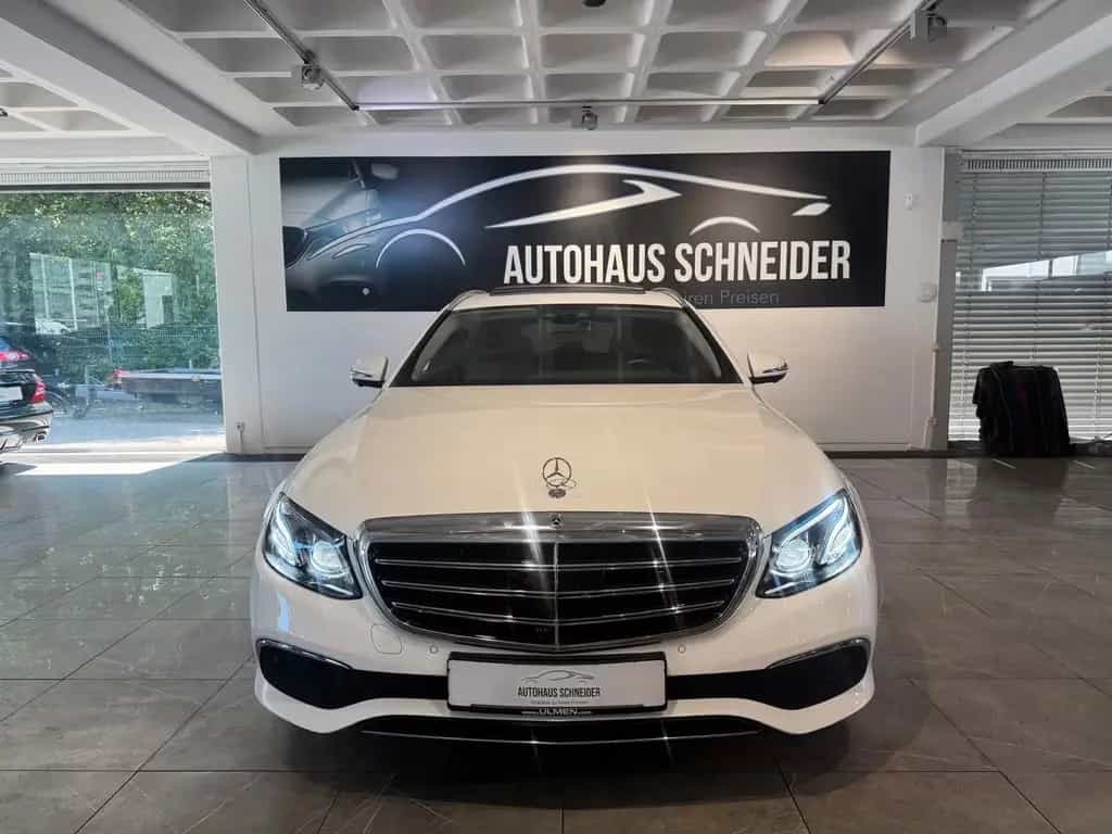 Mercedes-Benz E 200 T-Modell *1.Hd*Erst 61tkm*Navi*360° Kamera 04/2017-photo-2