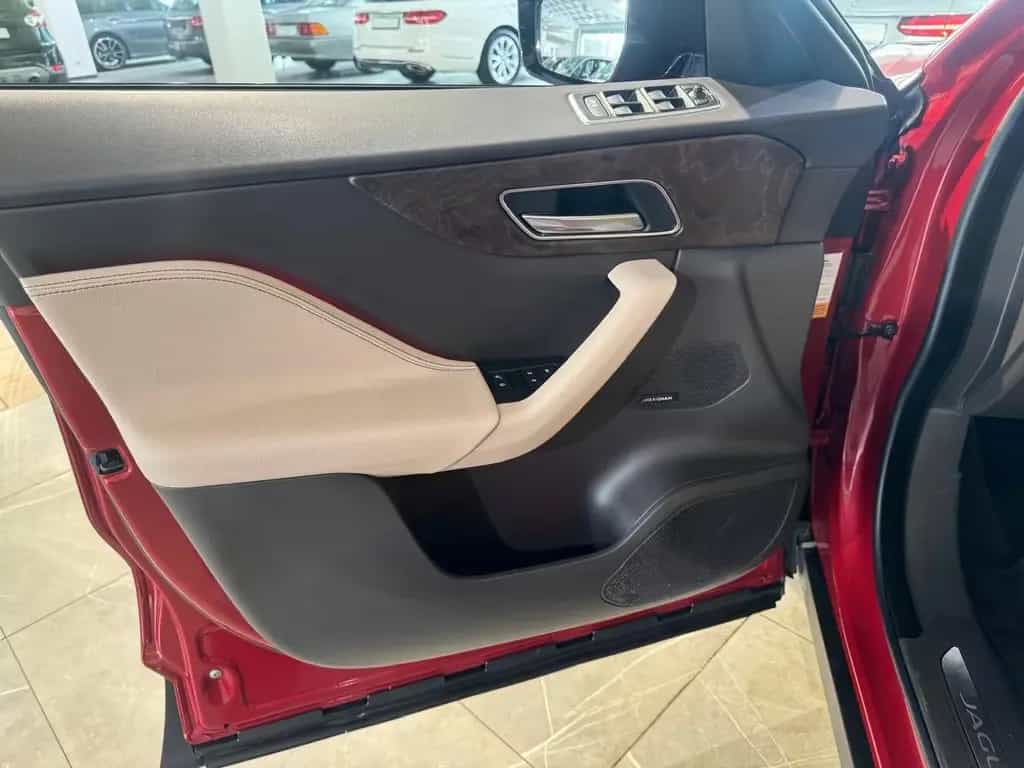 Jaguar F-Pace F-PACE Prestige AWD 06/2017-photo-12