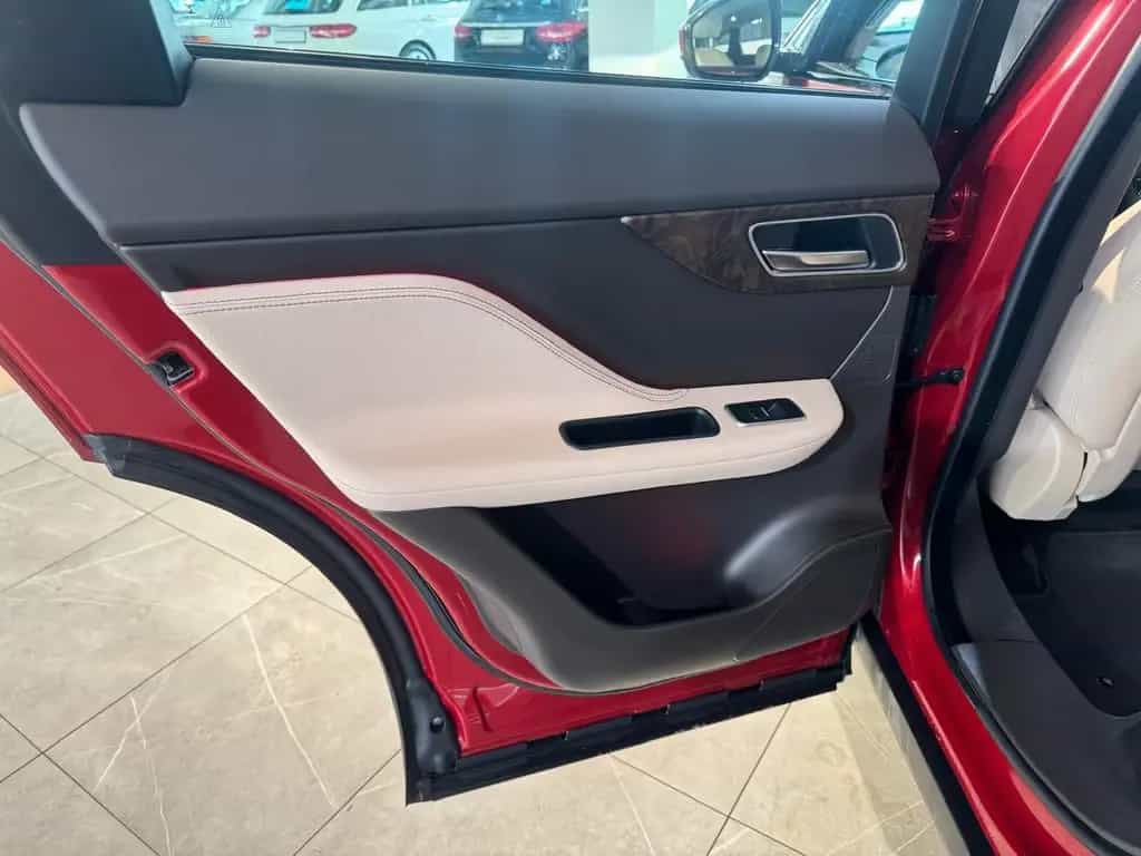 Jaguar F-Pace F-PACE Prestige AWD 06/2017-photo-14