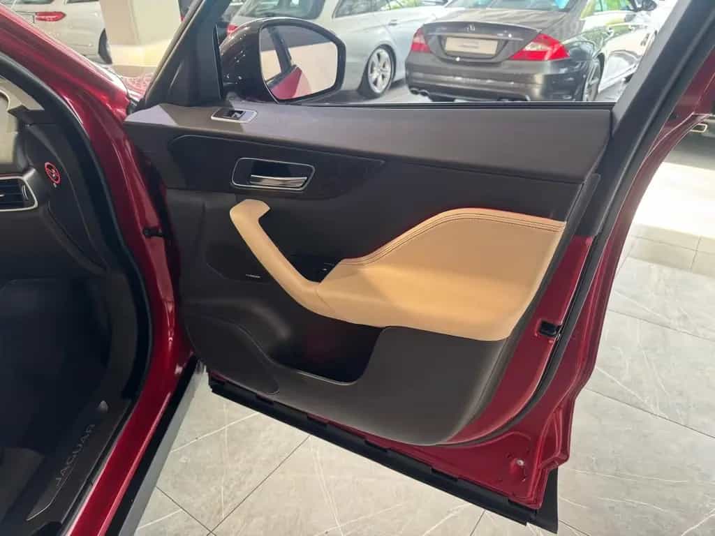 Jaguar F-Pace F-PACE Prestige AWD 06/2017-photo-16