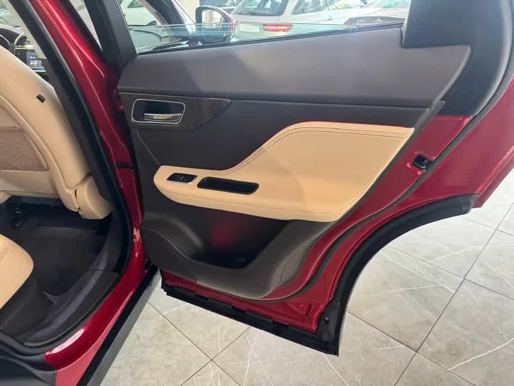 Jaguar F-Pace F-PACE Prestige AWD 06/2017-photo-18