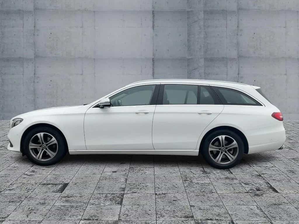 Mercedes-Benz E 200 AVANTGARDE LED+NAV+ACC+SHZ+RFK+AHK+360° 04/2019-photo-3