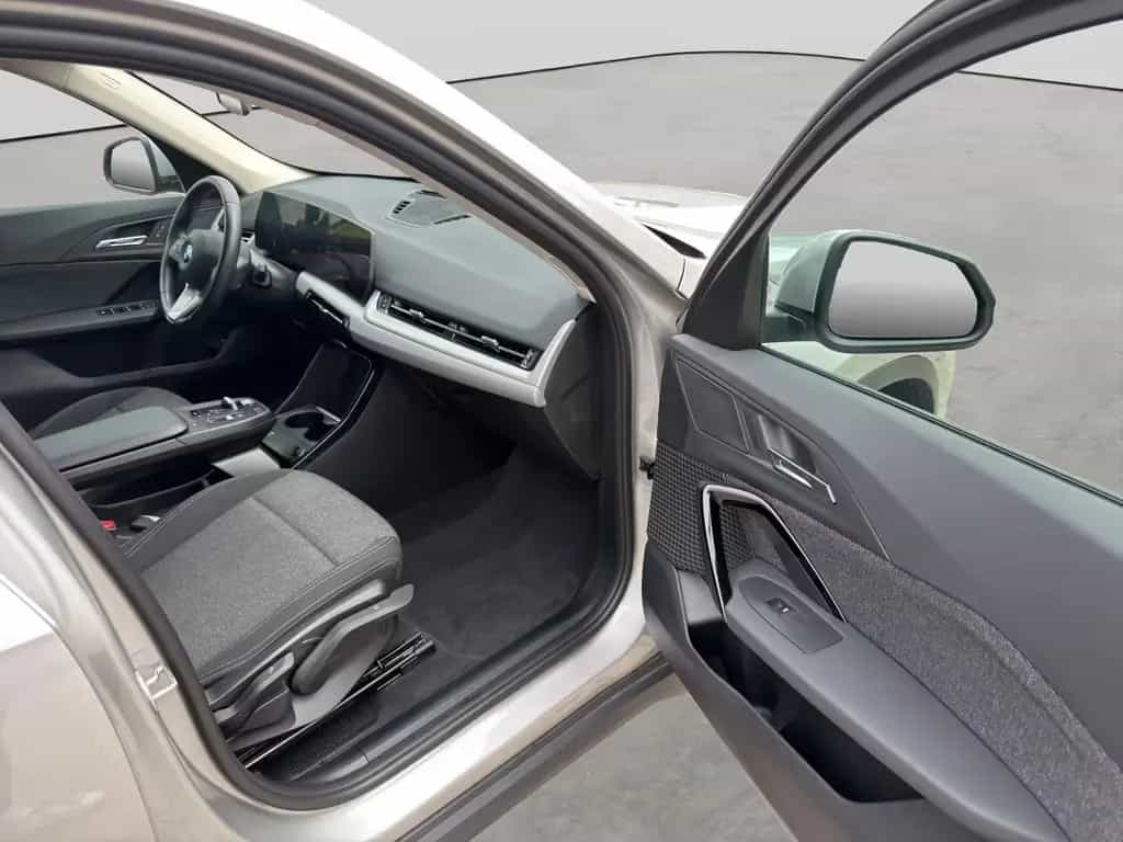 BMW X1 1.5 Aut. KAM LED APP NAV DAB KLIMAAUT TÜV Neu 06/2024-photo-14