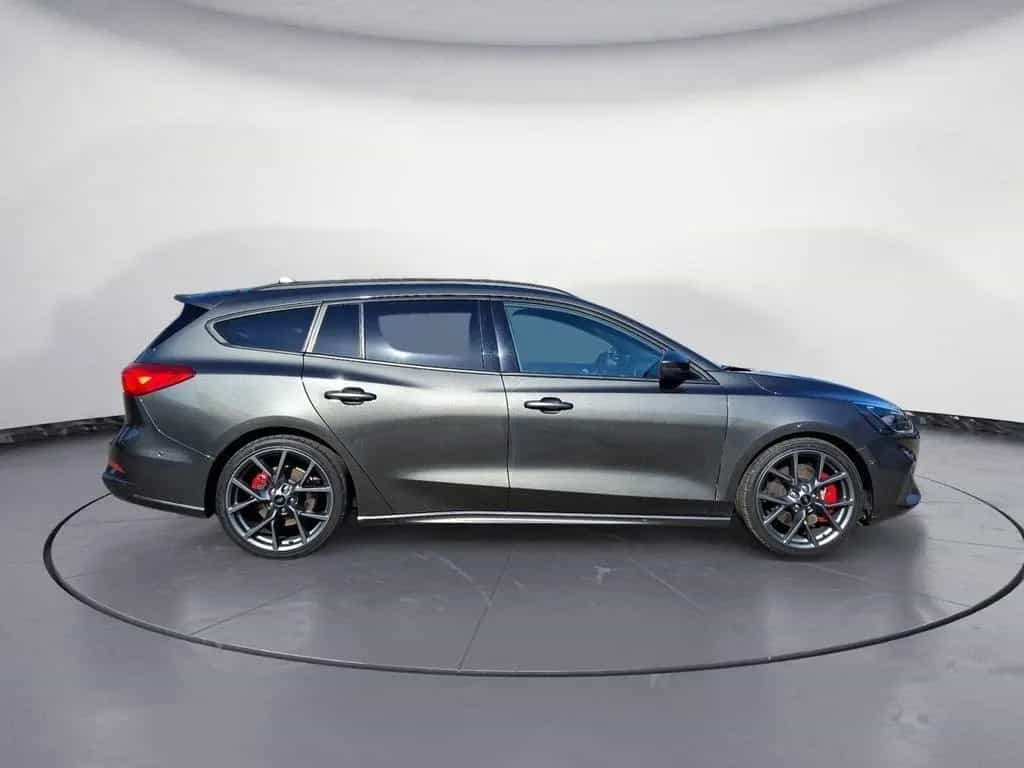 Ford Focus ST Turnier AHK*ACC*NAVI*KAMERA*SHZ*LHZ*KEY 10/2021-photo-4
