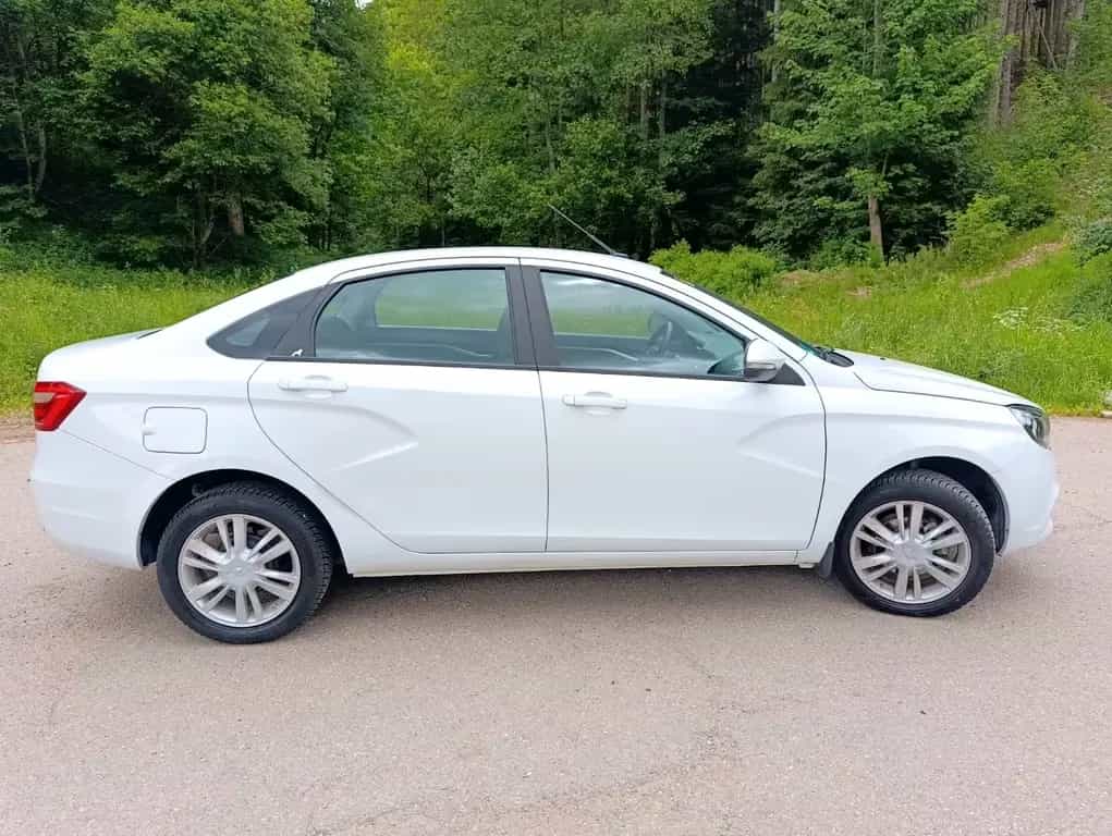 Lada Vesta 1.6 16V Automatik - 07/2017-photo-1