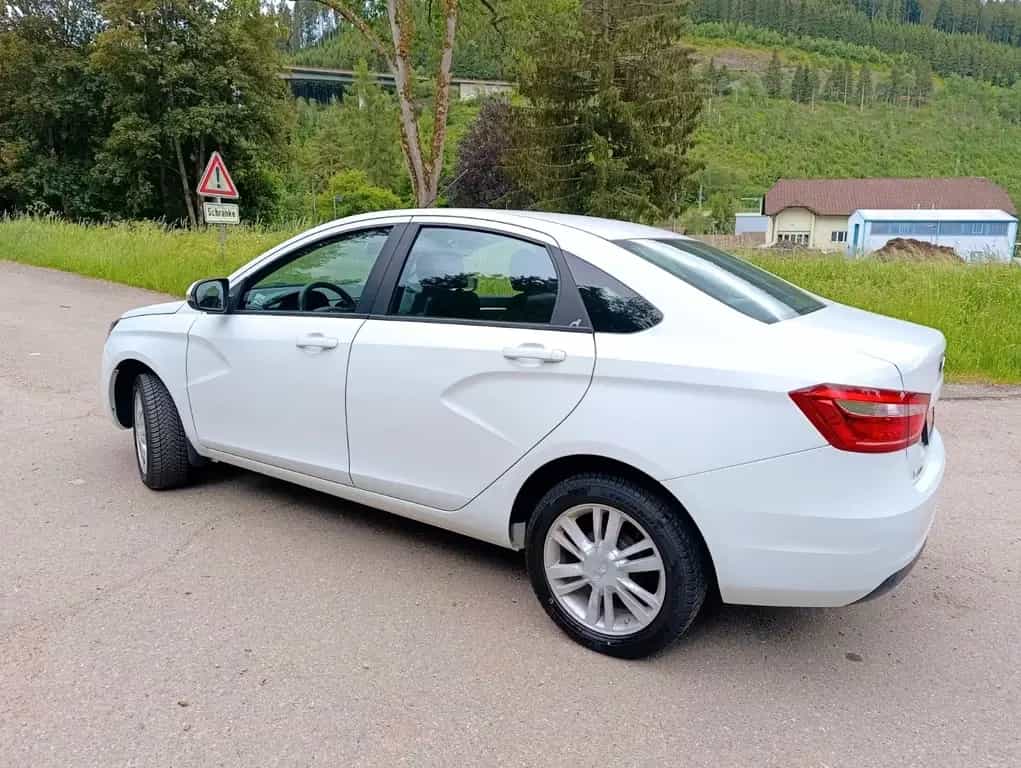 Lada Vesta 1.6 16V Automatik - 07/2017-photo-5