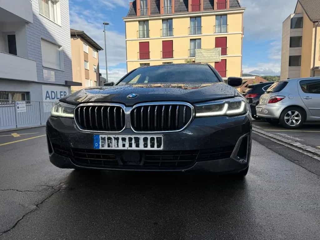 BMW 520 d xDrive Touring Pano/HuD/Memory/Leder/AHK 07/2021-photo-1