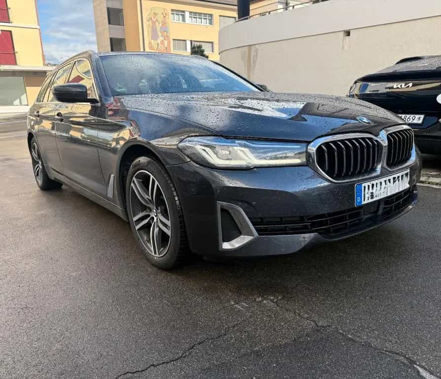BMW 520 d xDrive Touring Pano/HuD/Memory/Leder/AHK 07/2021-photo-2