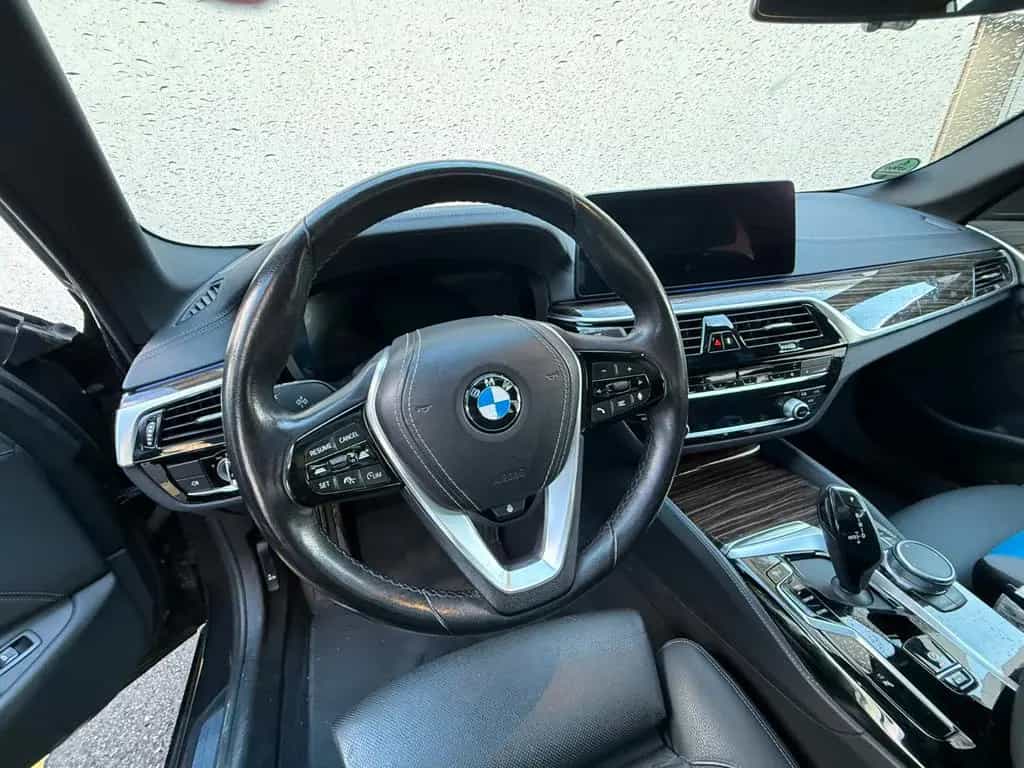 BMW 520 d xDrive Touring Pano/HuD/Memory/Leder/AHK 07/2021-photo-6