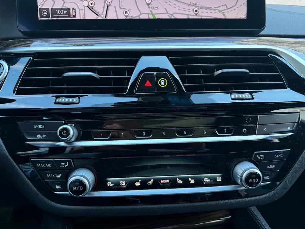 BMW 520 d xDrive Touring Pano/HuD/Memory/Leder/AHK 07/2021-photo-7