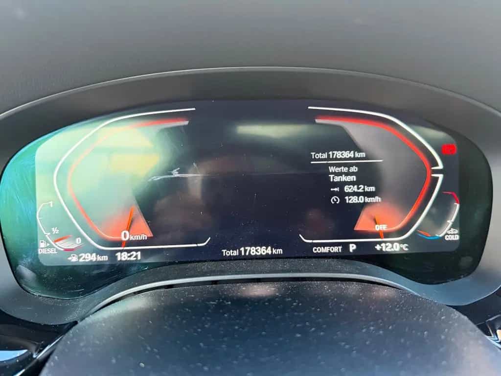 BMW 520 d xDrive Touring Pano/HuD/Memory/Leder/AHK 07/2021-photo-8