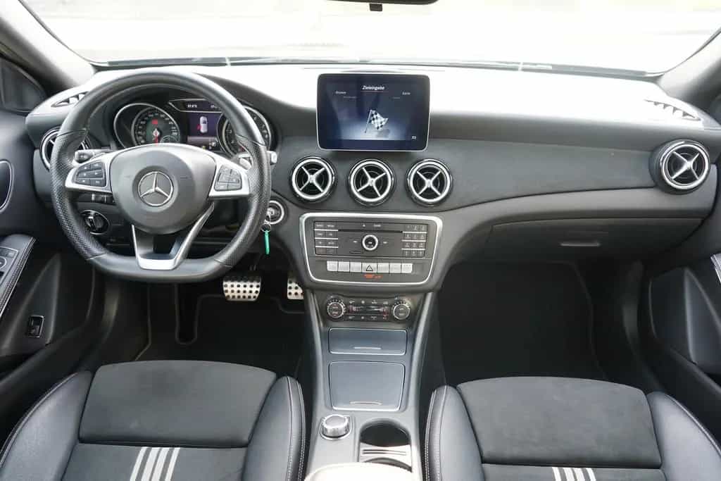 Mercedes-Benz GLA 200 Peak Edition LED Alcantara AHK Navi PDC 12/2017-photo-11