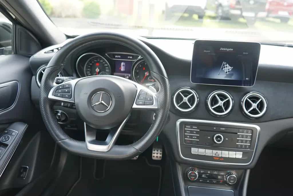 Mercedes-Benz GLA 200 Peak Edition LED Alcantara AHK Navi PDC 12/2017-photo-12