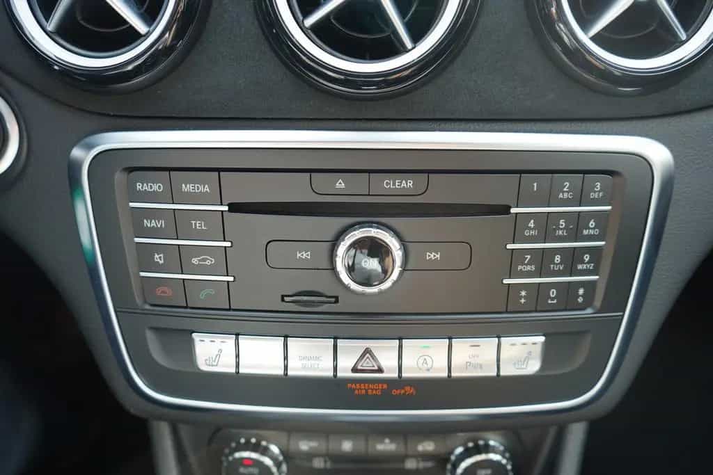 Mercedes-Benz GLA 200 Peak Edition LED Alcantara AHK Navi PDC 12/2017-photo-18