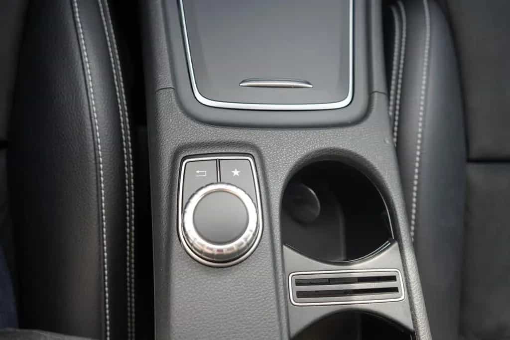Mercedes-Benz GLA 200 Peak Edition LED Alcantara AHK Navi PDC 12/2017-photo-20