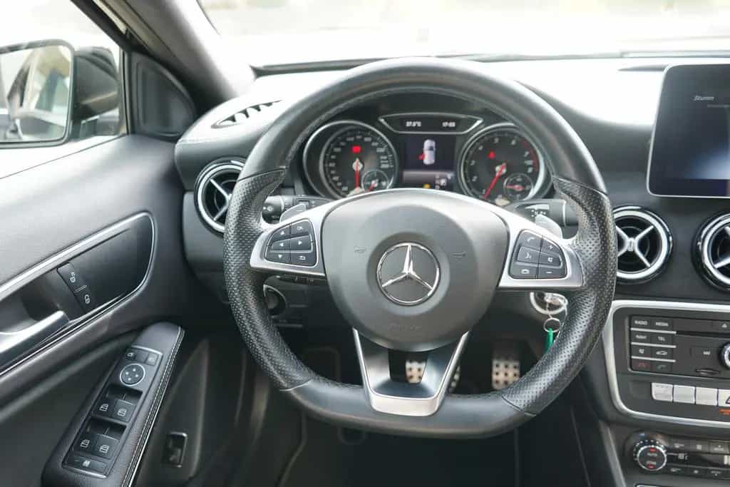 Mercedes-Benz GLA 200 Peak Edition LED Alcantara AHK Navi PDC 12/2017-photo-21